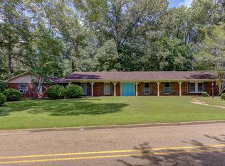 808 Blossom Ln, Vicksburg, MS 39180