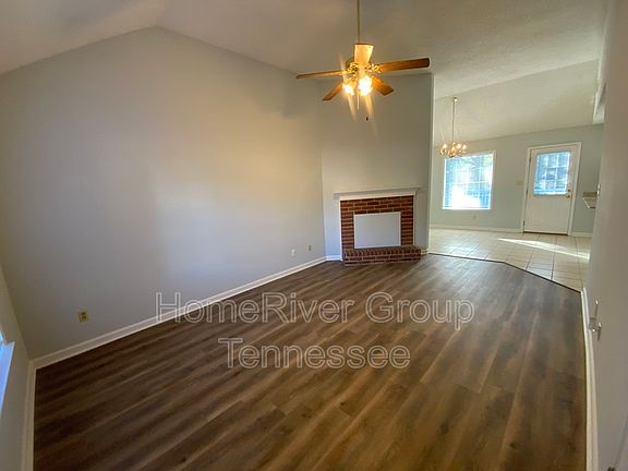3rd image of 7895 Bentwood Cir