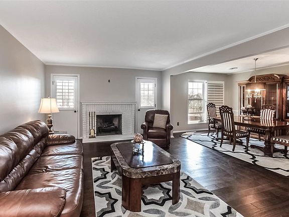 3rd image of 10381 Oxford Hill Dr APT 17