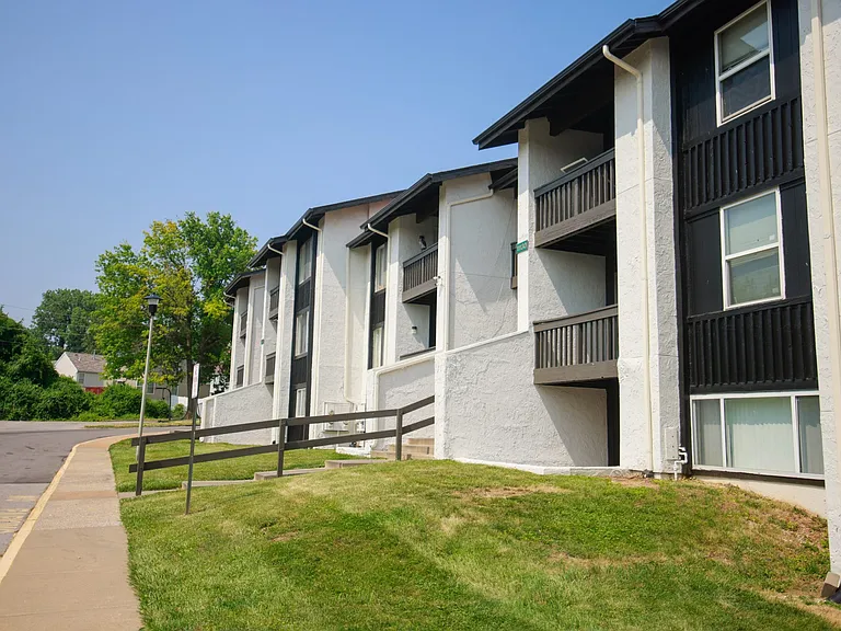 Brighton Apartments — Photo 17