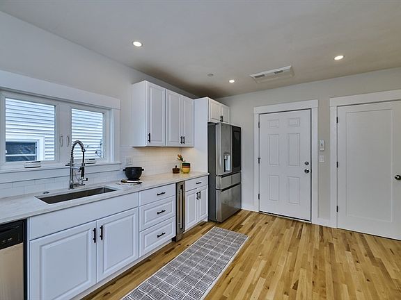 5th image of 17 Macarthur St #3