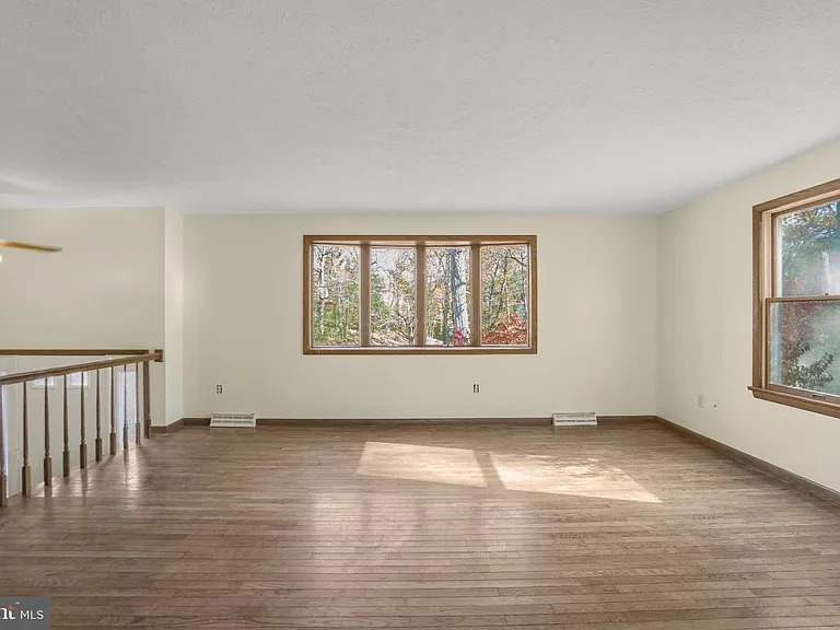 22397 Armstrong Dr — Photo 18