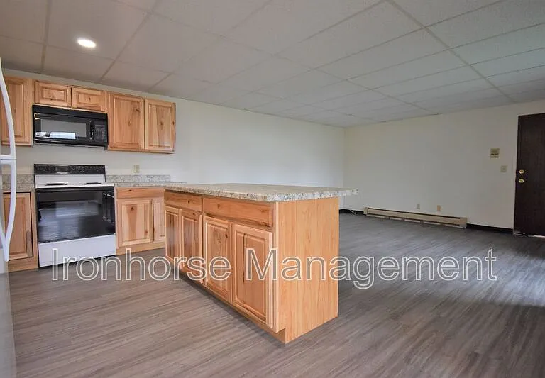 801 W Villard St #30 — Photo 9