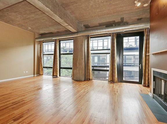 3rd image of 1000 W 15th St Unit 319