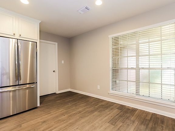 5th image of 8022 Bunting Ct