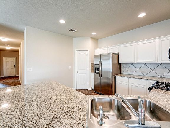 3rd image of 3409 Blazeby Dr