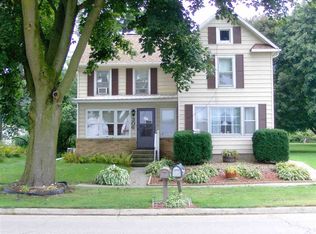 306 N Walnut Ave, Forreston, IL 61030