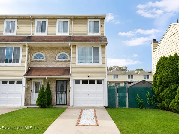 32 Benjamin Dr, Staten Island, NY 10303