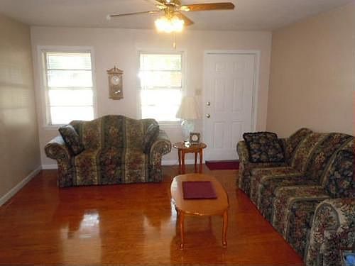 3rd image of 211 Arlington Pl