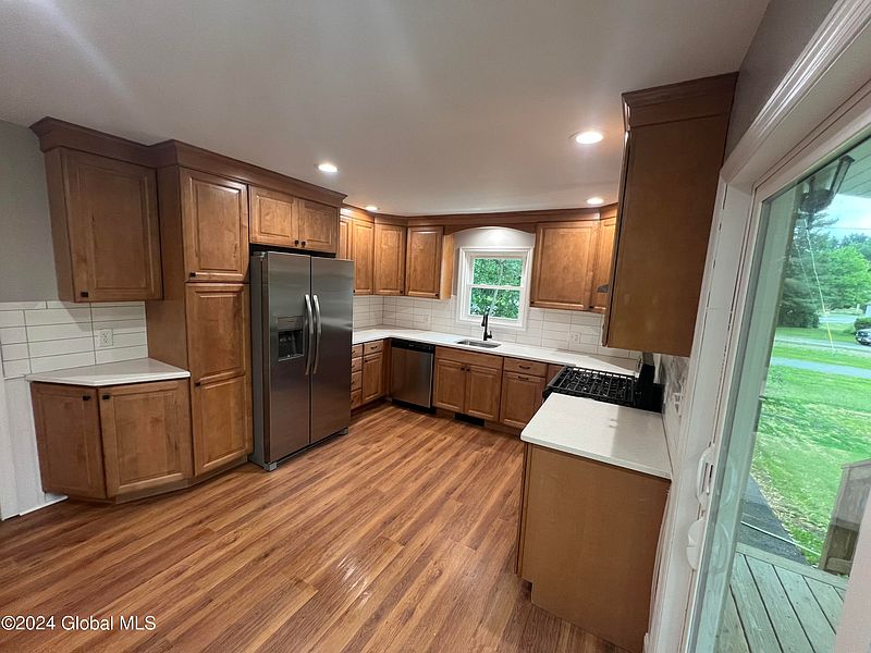 4th image of 33 Charlton Road