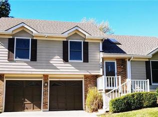 508 NE Timbercreek Dr, Lees Summit, MO 64086