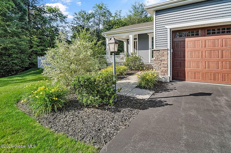 3rd image of 3 Grace Court