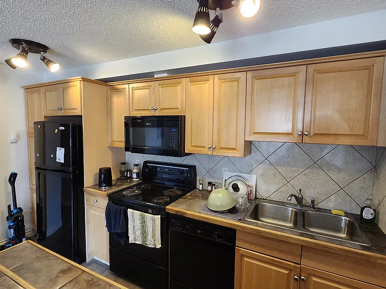 1021 13th Ave SW #103 — Photo 9