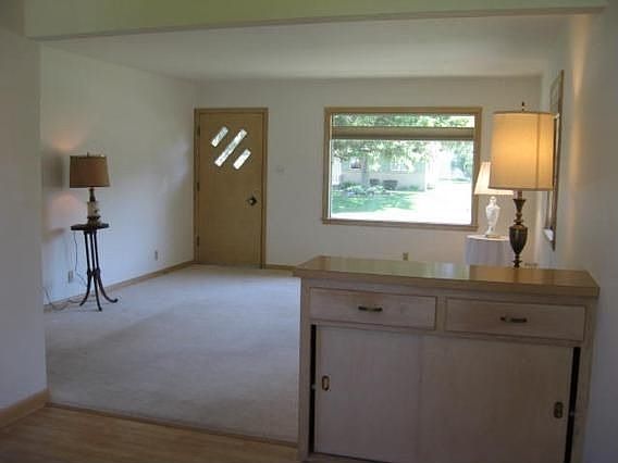 3rd image of 5336 W Portage Ave