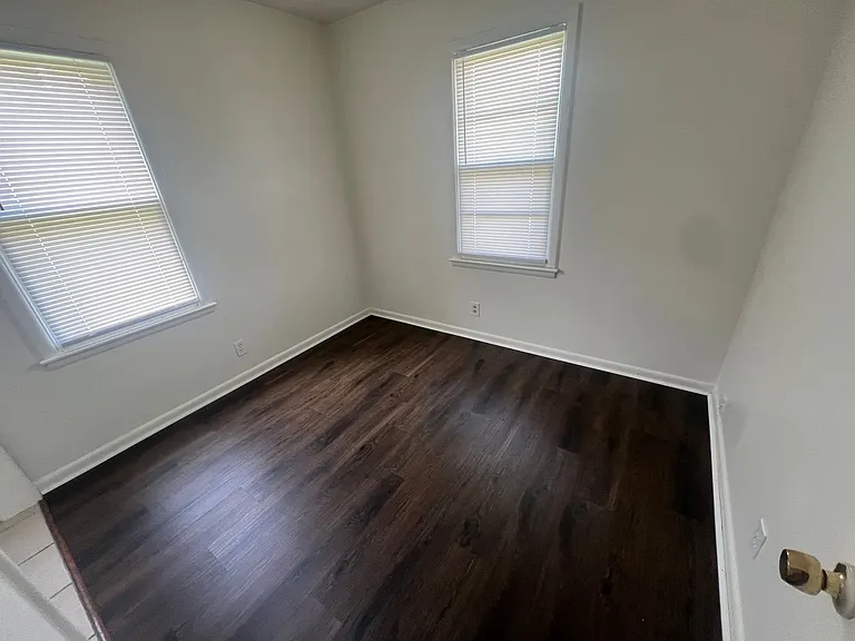4415 E Linwood Blvd — Photo 4