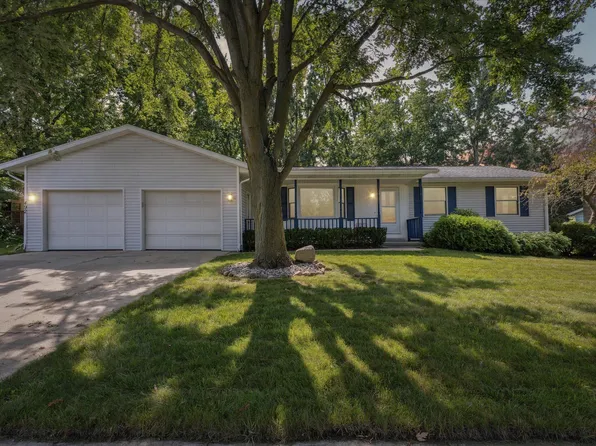 492 Harrison St, Coopersville, MI 49404