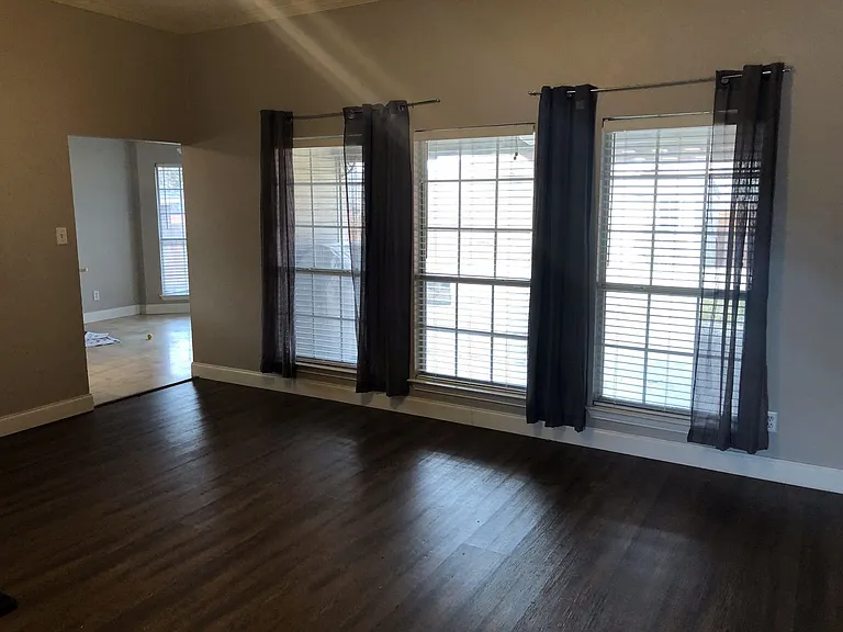 2123 Millwood Dr — Photo 11