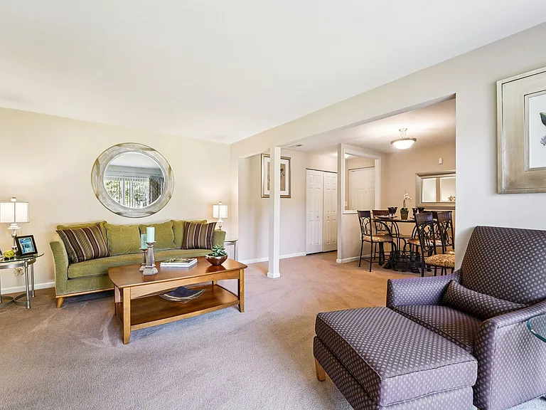 2BR, 1.5BA - 939SF - Model - Living Room
