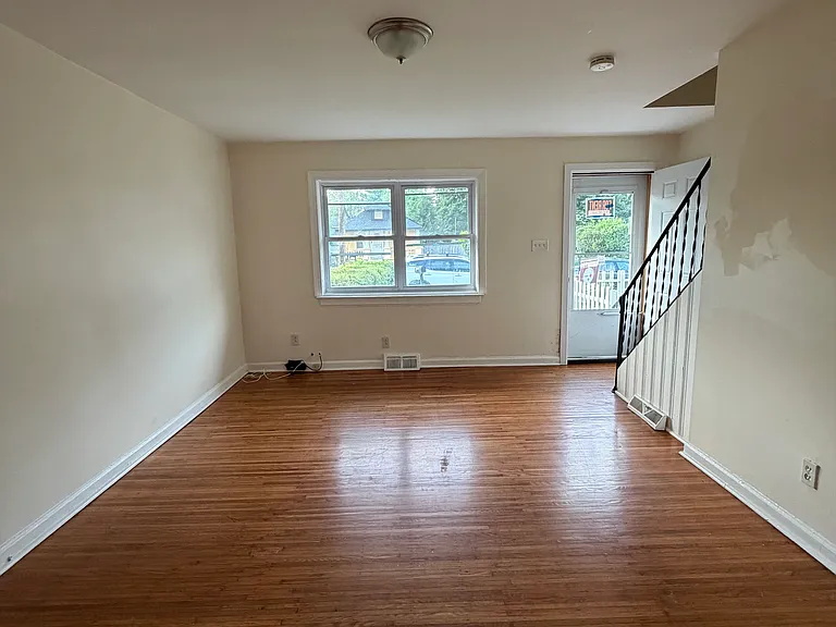607 Berg Ave — Photo 3