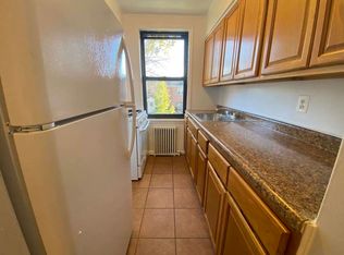 20-65 28th St #2A, Astoria, NY 11105