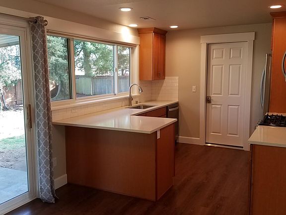 2nd image of 2831 Claremont Dr