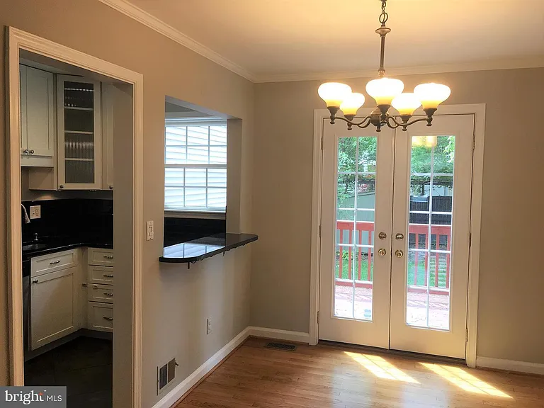 21 E Myrtle St — Photo 11