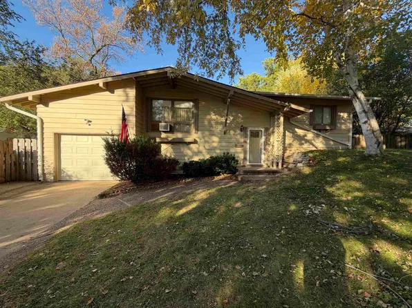3625 Court St, Sioux City, IA 51104