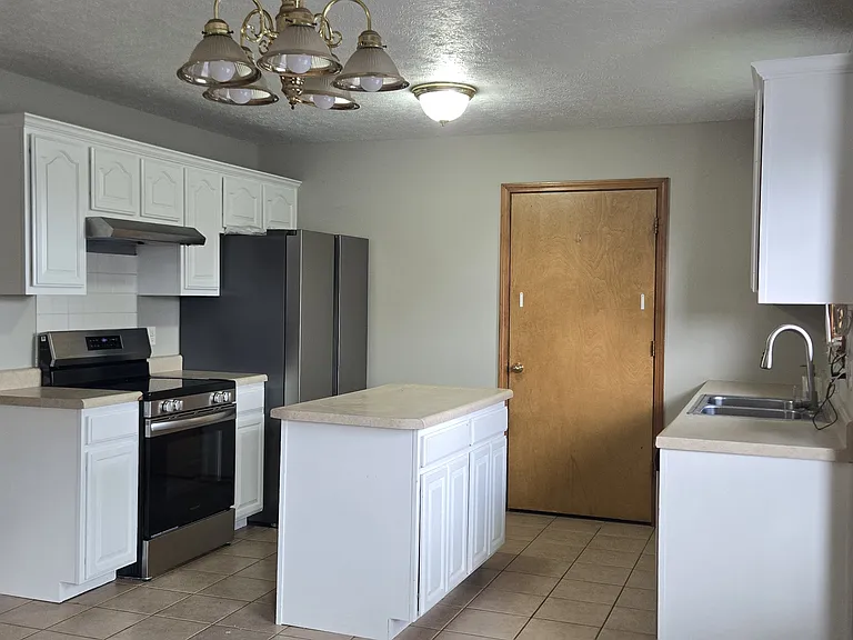 2042 E Charles St — Photo 4