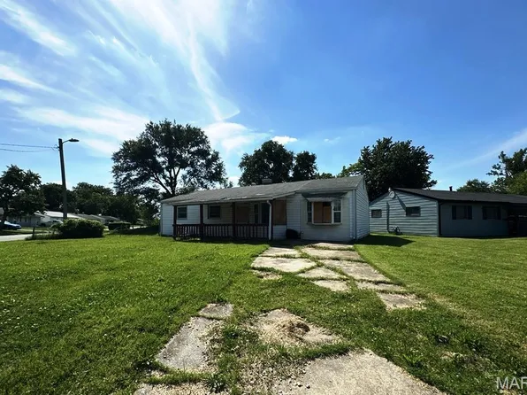1137 Saint Margaret Dr, Cahokia, IL 62206