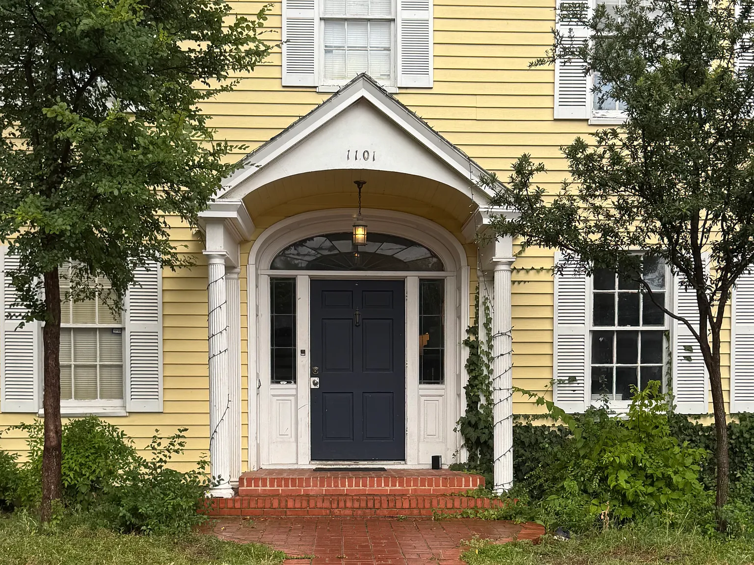 6 bed, 3.5 bath, 2924 sqft, $9,200 — Photo 2