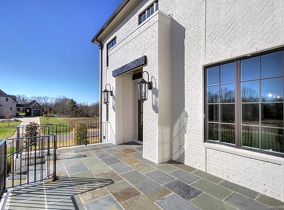 3rd image of 101 Redbird Ln #1