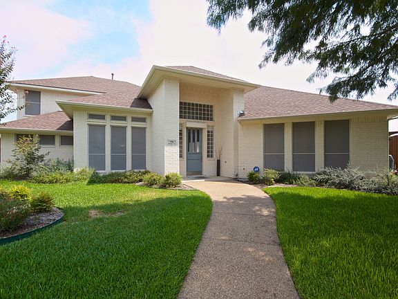 2nd image of 901 Troon Cir