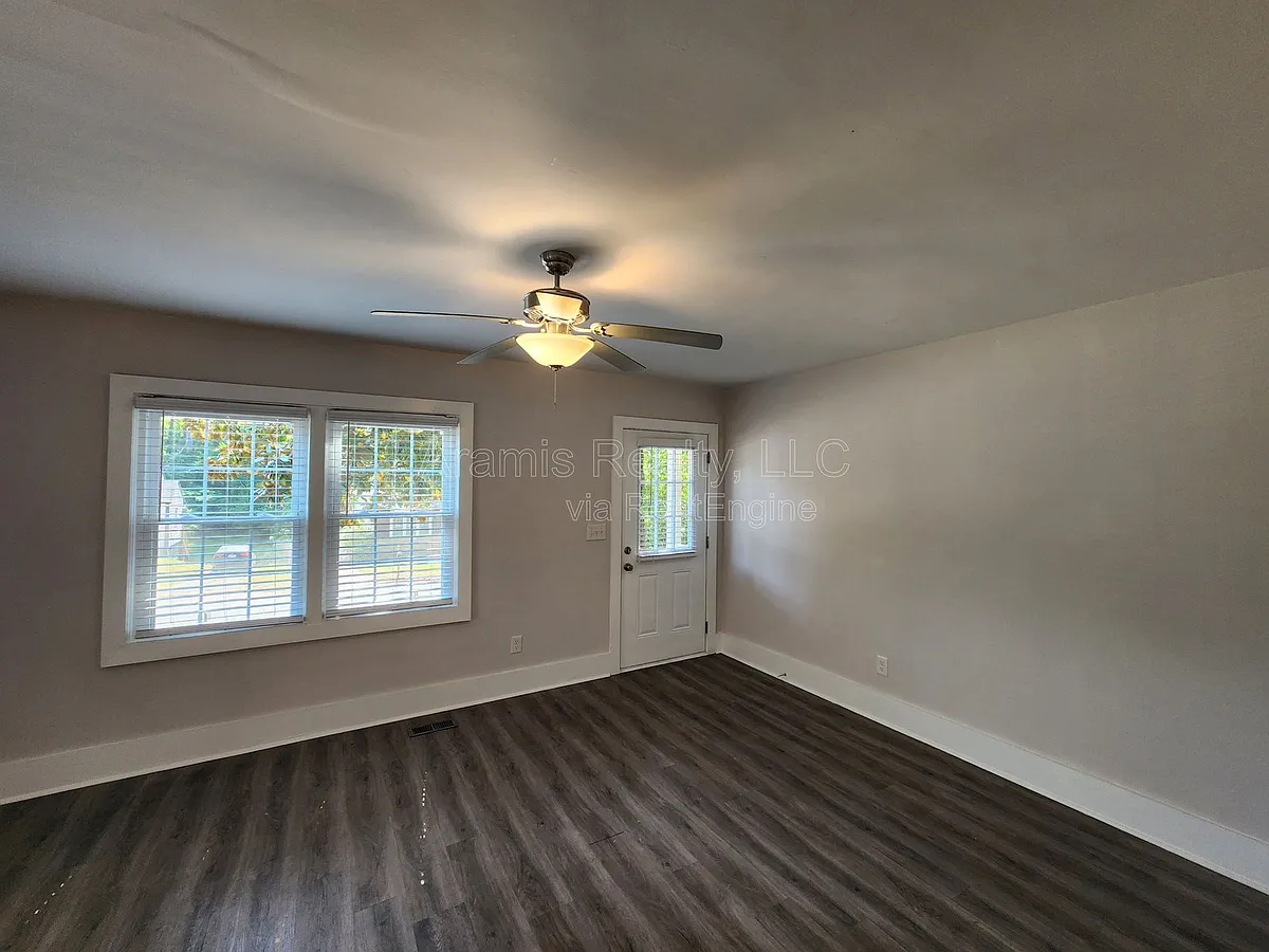 Building Photo - 2663 Blount St