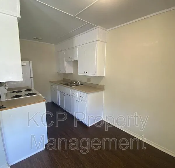 1620 S South St #1 — Photo 4