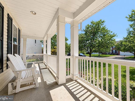 5th image of 1002 Canterbury Ln