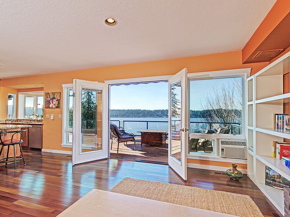 2nd image of 2011 E Lake Sammamish Pl SE