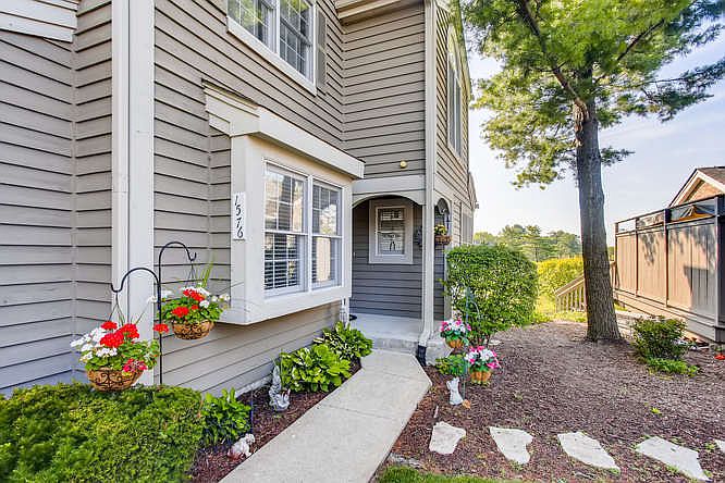 1st image of 1576 Aberdeen Ct Unit 1576