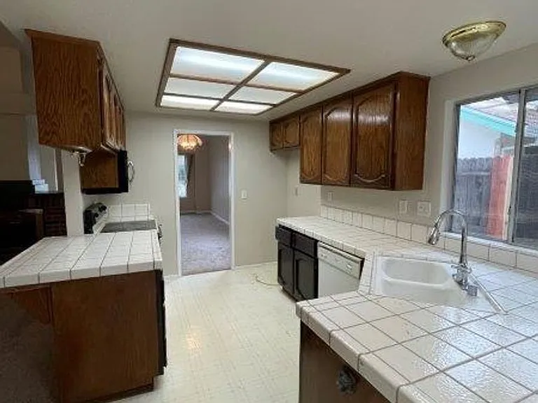 6505 Fuego Way — Photo 3