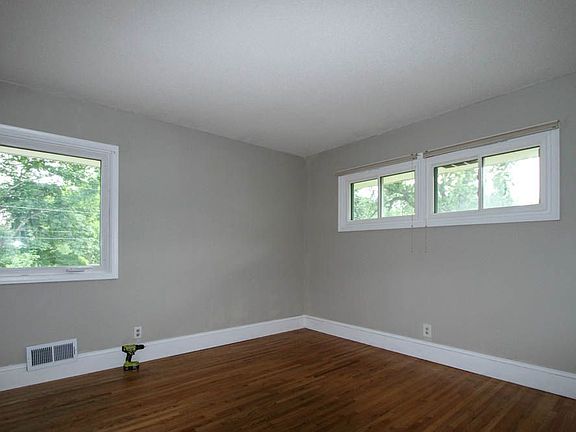 3rd image of 8613 Zenith Rd