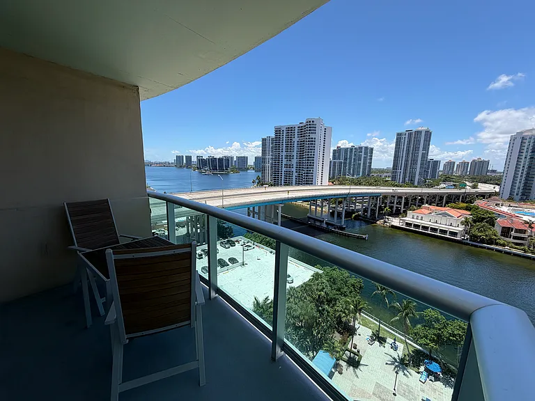 19390 Collins Ave #1405 — Photo 2