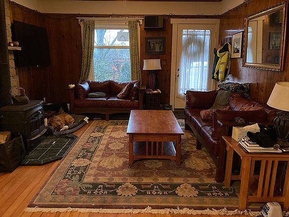 3rd image of 408 Quince St NE