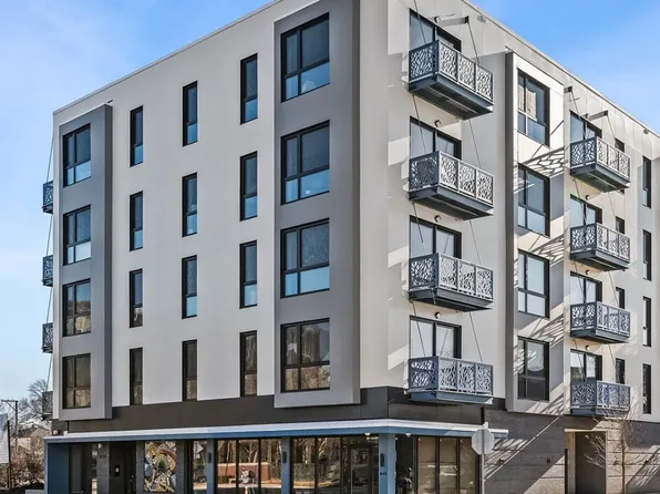 839 Madison St #201, Oak Park, IL 60302