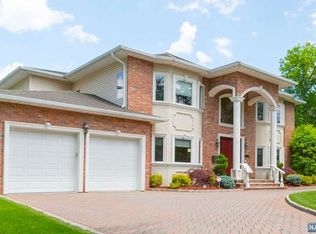 199 Howland Ave, Paramus, NJ 07652