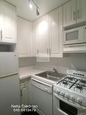 Rented by Manhattan Connection | media 10