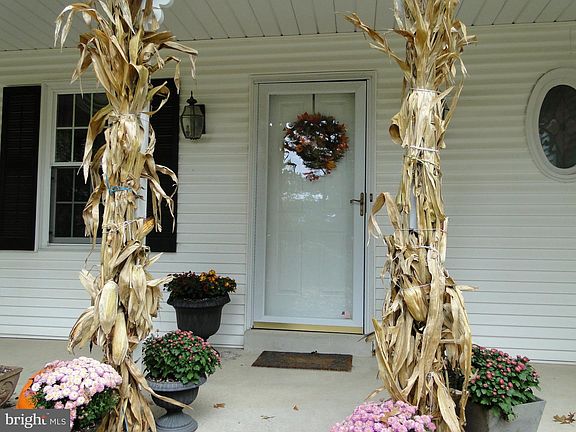 2nd image of 2160 Hillcrest Rd