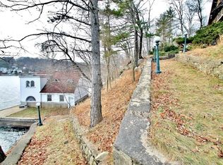 26 Byram Bay Rd, Hopatcong, NJ 07843