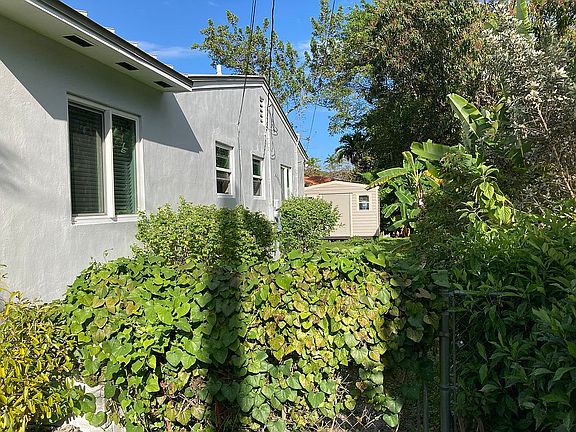 3rd image of 9333 NE 9th Pl