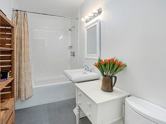 5th image of 17 W 87th St APT 2