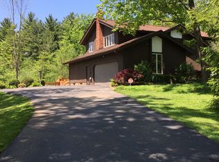 7590 Pelham Dr, Chesterland, OH 44026