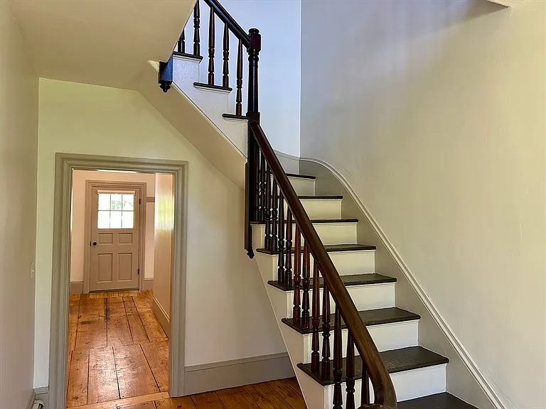 831 Lexington Rd — Photo 3
